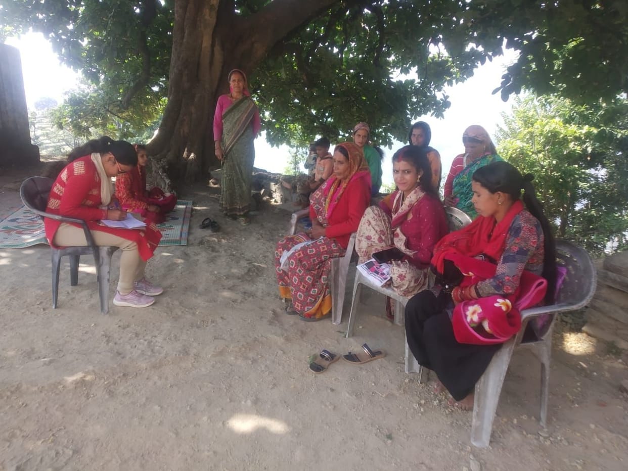Women angry over not getting vaccinated in Kot Amodi