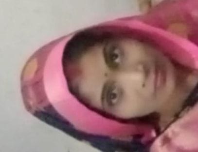 Dead body of teacher's wife found hanging