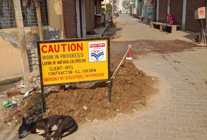 Gas pipeline work stopped for four months, people troubled by potholes