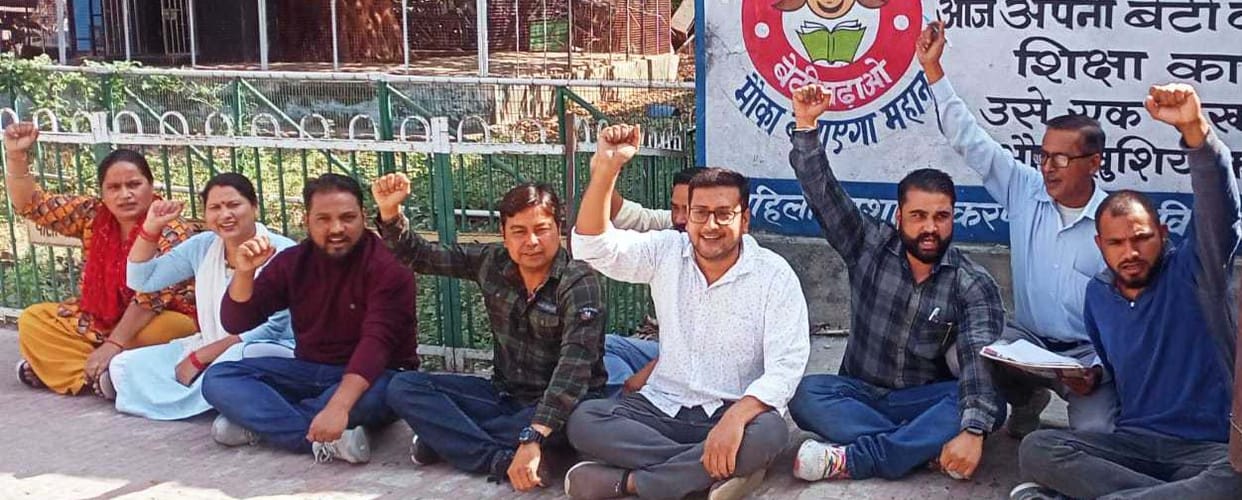 Protest of councilors continues, deadlock not far away
