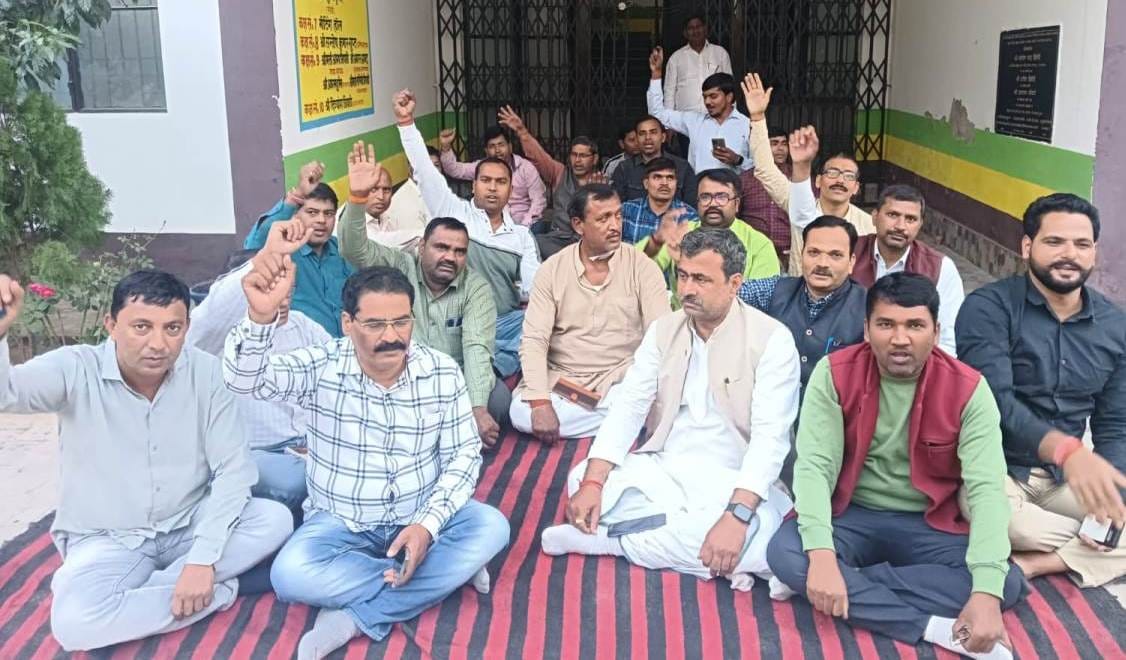 Teachers' strike continues for the second day