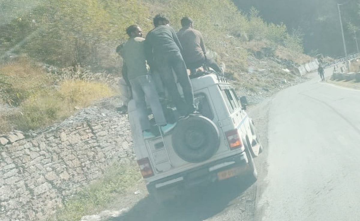 Capacity of taxi is 10, 20 to 25 people are being transported.