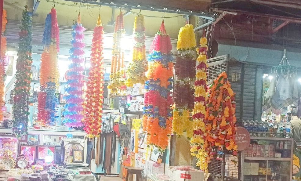 Fireworks become expensive, traders are confused even on green crackers