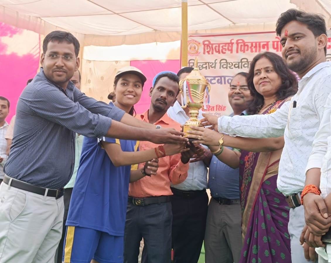 Shivharsh Mahavidyalaya team became the winner