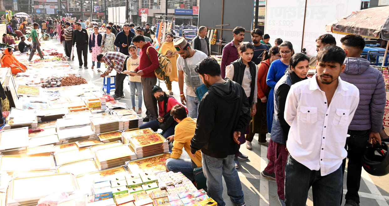 Local products are being sold hand in hand, volunteers and small businessmen are selling goods in the district.