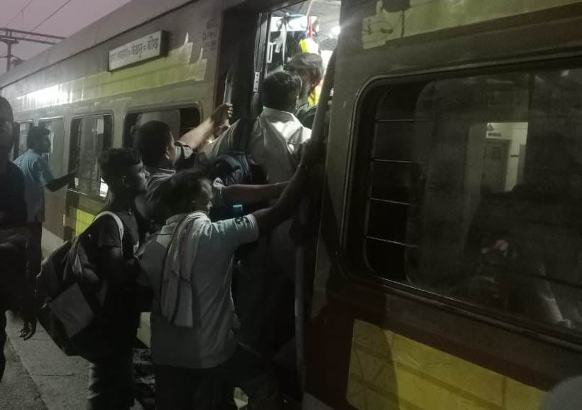 Only strong passengers should enter the train and show