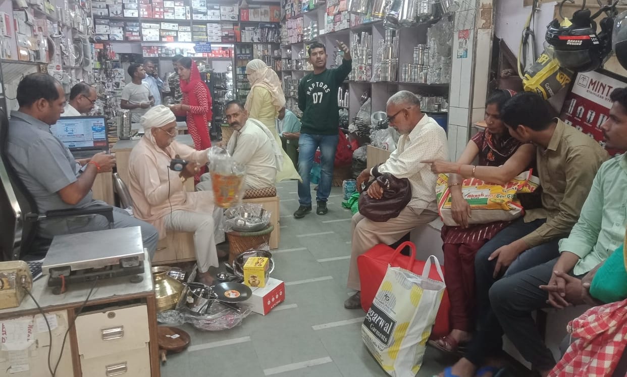 Utensil traders expect business to increase on Dhanteras