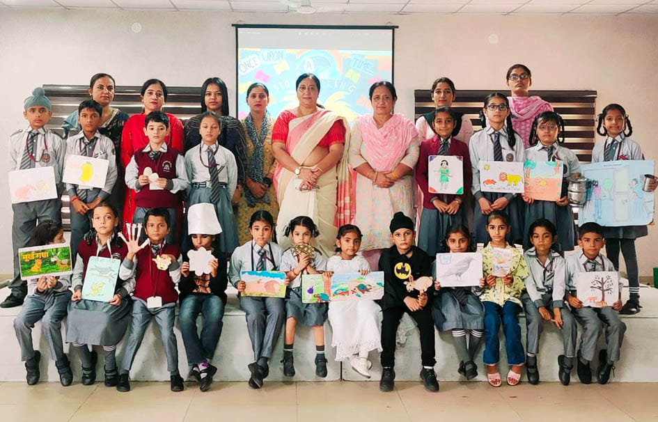 Kanishk, Sanaya, Avneet, Harshita stood first in Hindi story competition.
