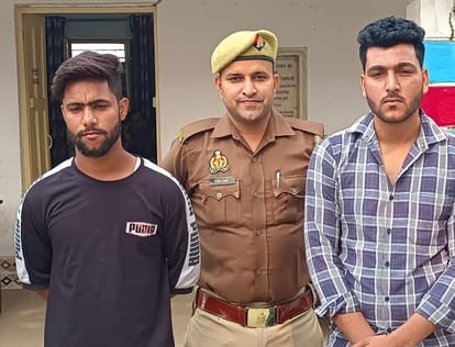 Two communities face each other over teasing, police chased away the crowd with batons