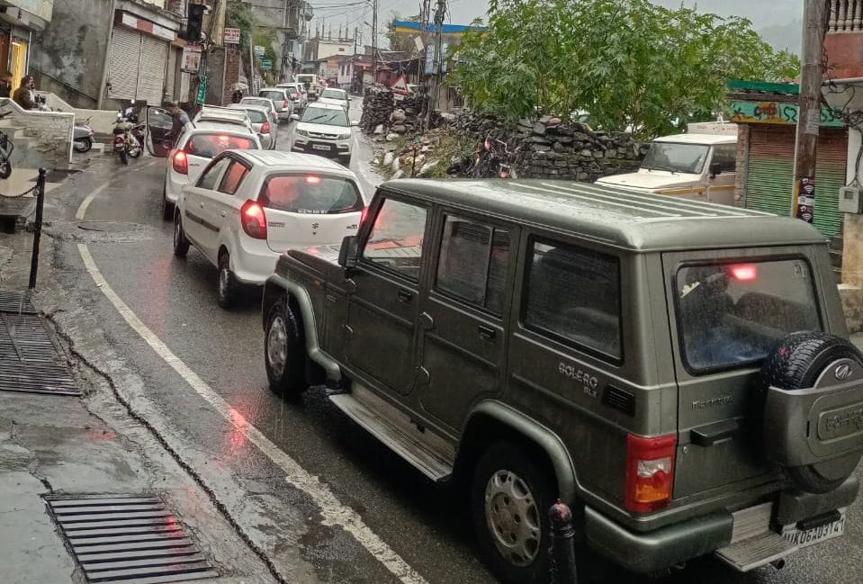 Chamunda-Holi route bus broke down in Julahadi, jammed