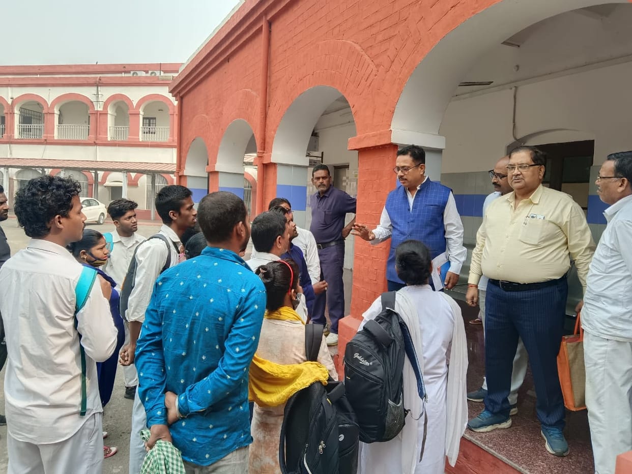 Outsourcing workers did not get honorarium in railway hospital