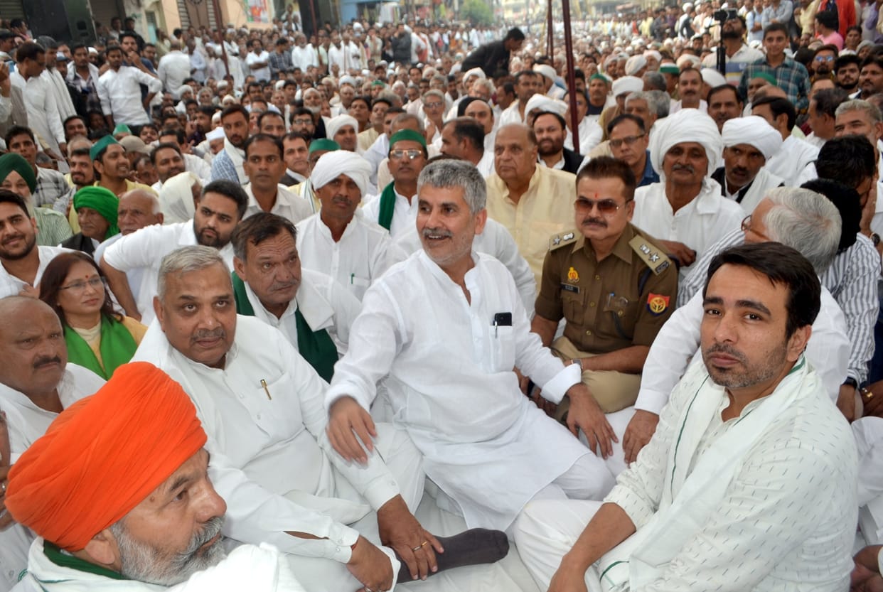 Mahapanchayat lasted for six hours at the mill gate, talks with mill officials failed