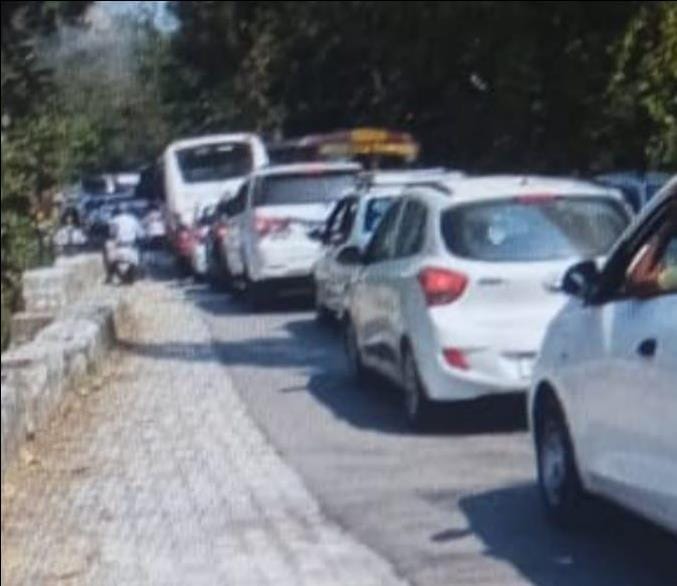 Day-long traffic jam on Doon Highway due to road subsidence