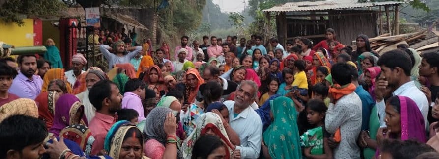 Injured Pradeep also died during treatment in Prayagraj.