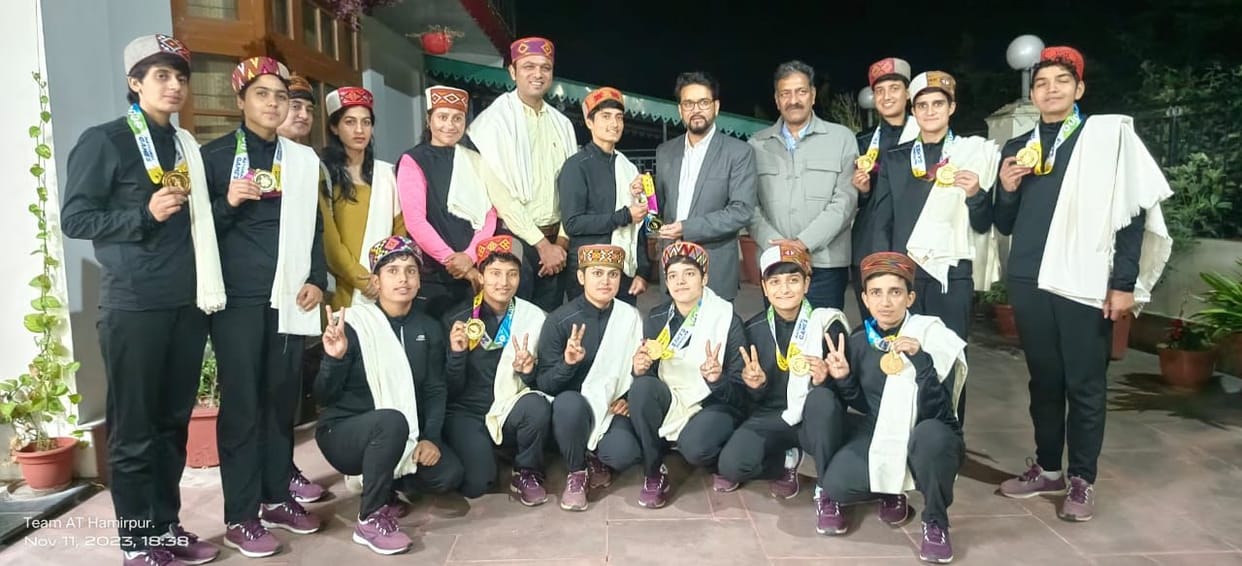 Handball champion players met the Union Minister