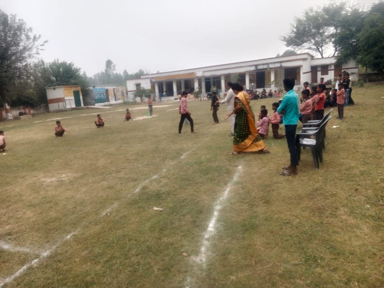 Prachi and Mayank stood first in 800 meter race.