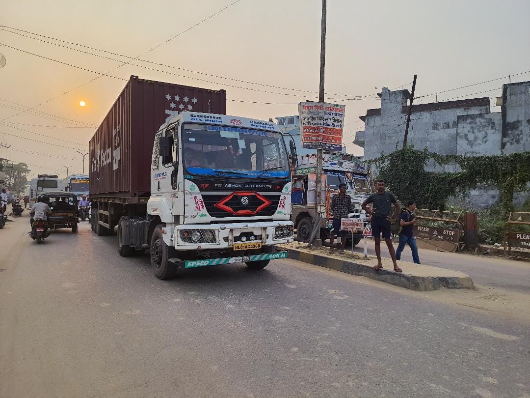 Traffic jam due to wrong way of passing vehicles, people remained troubled for hours