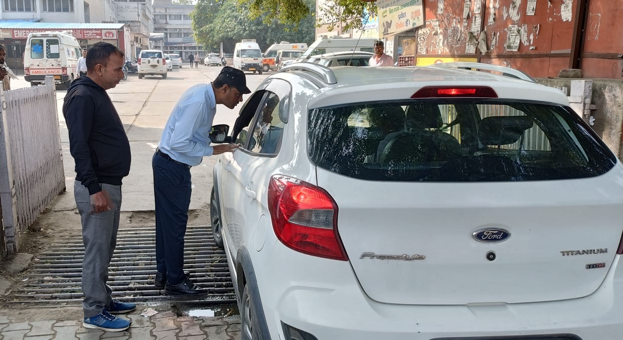 Illegal parking of vehicles coming to market stopped in civil hospital, security deployed at the gate