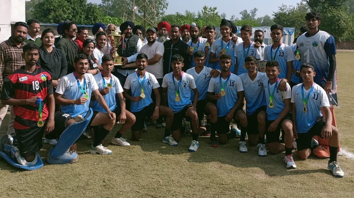 Una's junior team hoisted the flag of victory in hockey