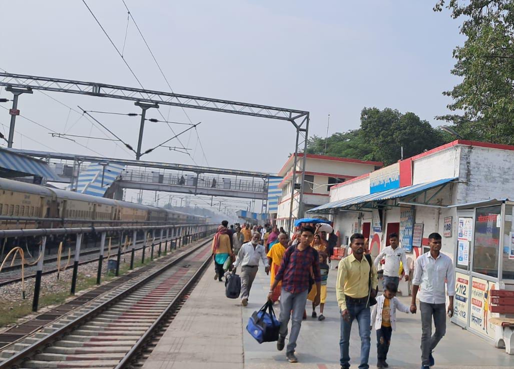 Chaos prevailed at Naugawan intersection, passengers worried