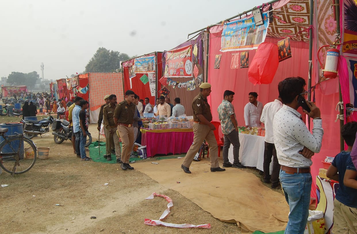 Firecracker shops set up bypassing security