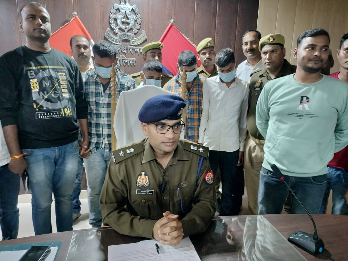 Four accused of robbery arrested, Rs 36500 recovered
