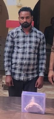 Smuggler arrested with smack worth one crore