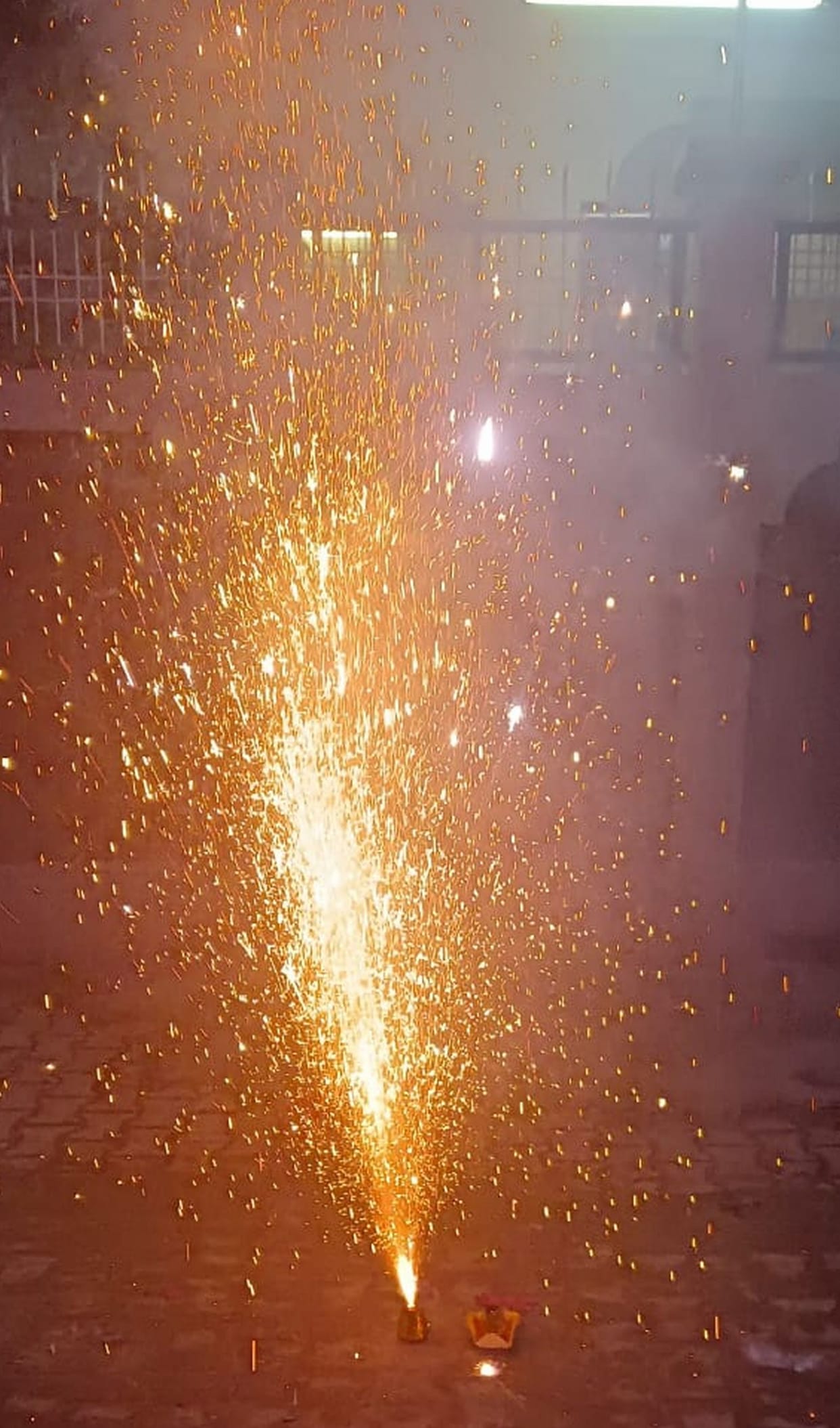 Pollution blast on Diwali, AQI increased by 10 points