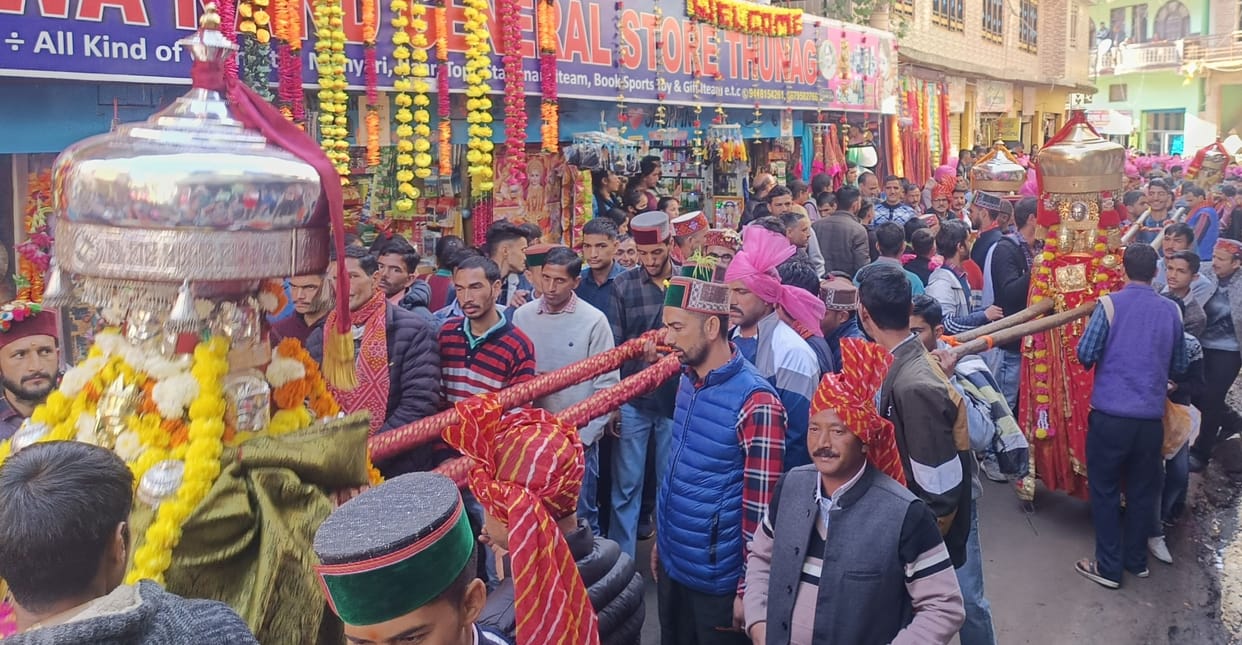 Siraj Deep Utsav procession carried out wearing colorful turbans along with God chariots