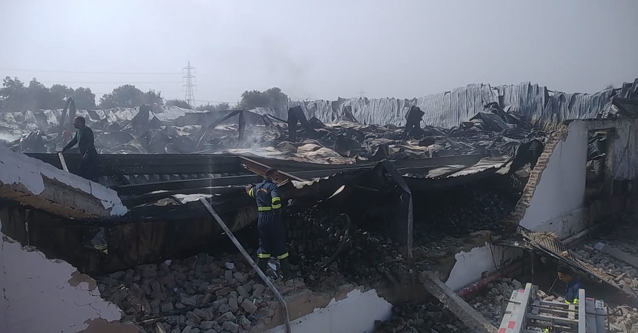Fire broke out in the warehouse of Raliyawas, paint goods burnt