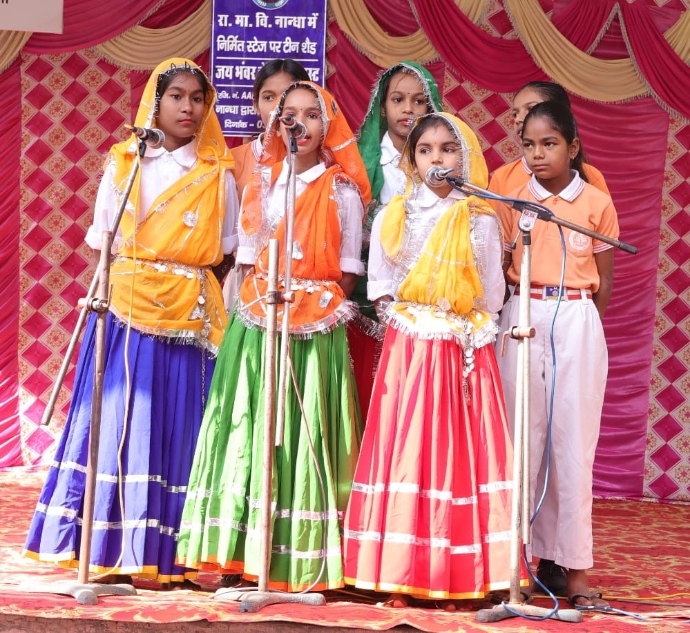 The students enthralled the audience with their excellent cultural presentation.
