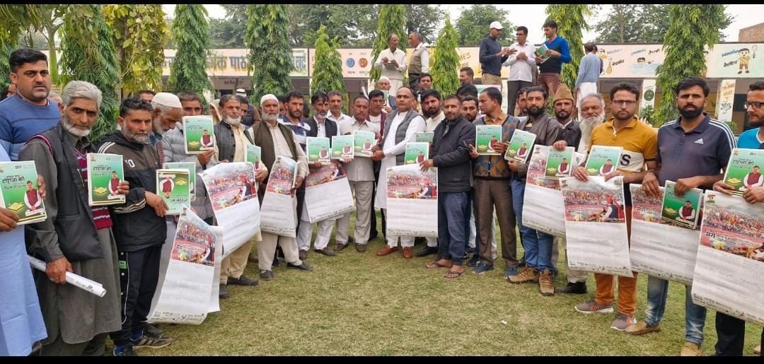 Panchayat delegation from Jammu and Kashmir saw the development of Dharsul village