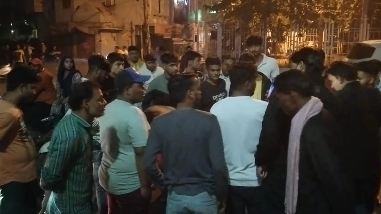 Indiscriminate aerial firing at Mata Darwaza Chowk