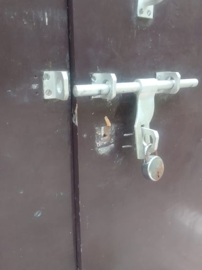 Goods worth Rs. 1.25 lakh stolen by breaking the lock of Shekha Lake Bird Sanctuary