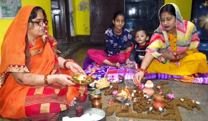 Along with temples, Govardhan Puja took place in homes as well, Annakoot Prasad distributed