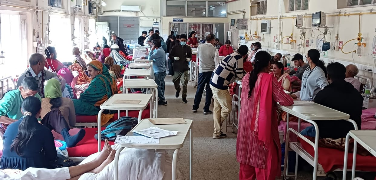 Medicine ward full in medical college and hospital due to viral