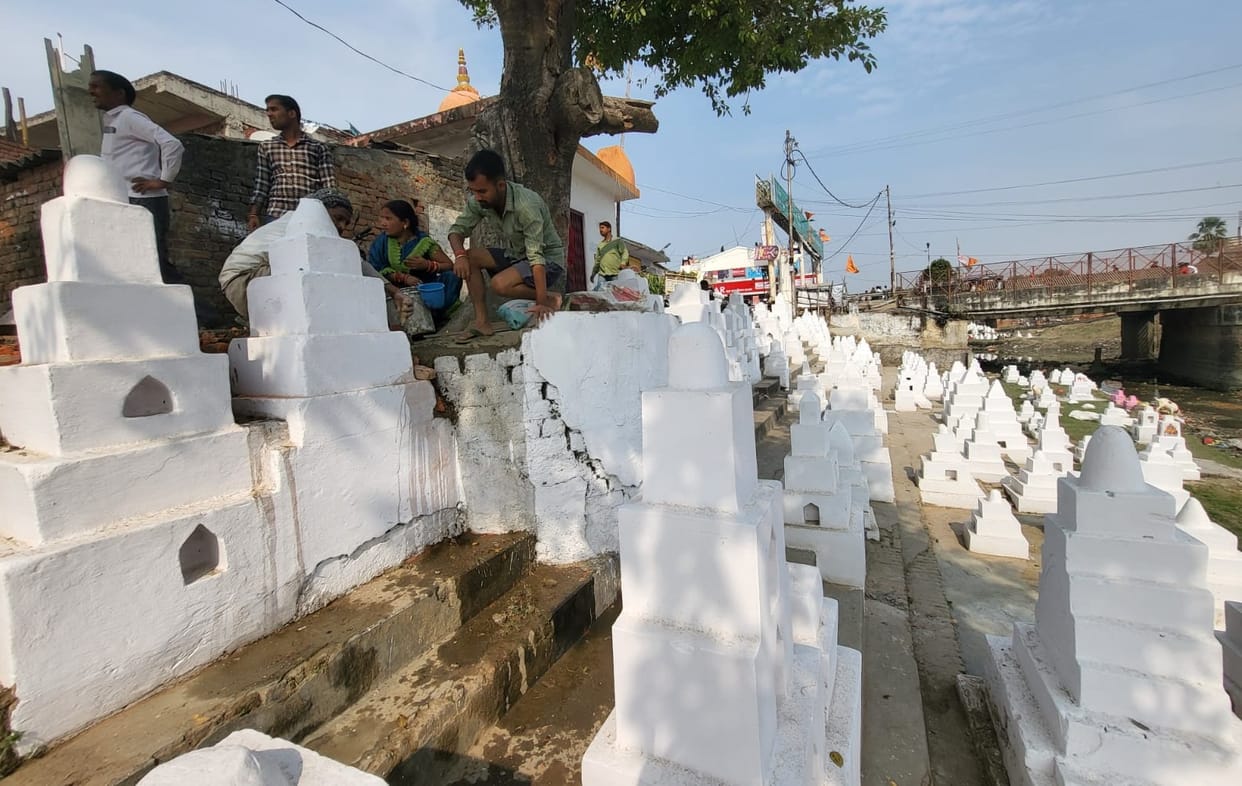 Workers engaged in cleaning ghats and ponds, crowd gathered at shops too