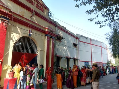 Buses fell short in front of crowd of sisters