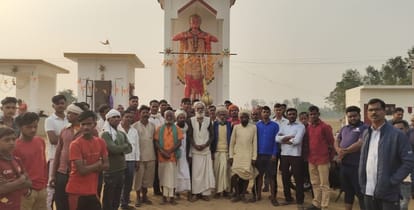 Protest against the wire fence around the statue of Bajrang Bali