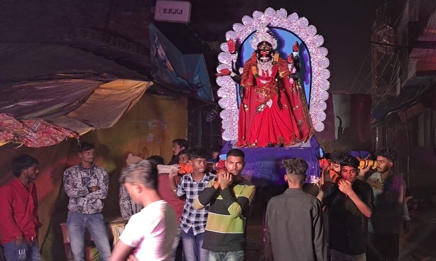 Procession taken out in the town, Ganesh-Lakshmi idols immersed