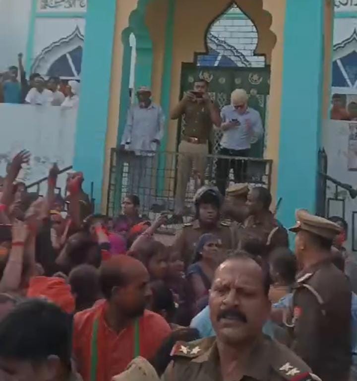 Uproar due to sloganeering during idol immersion, tension between two communities