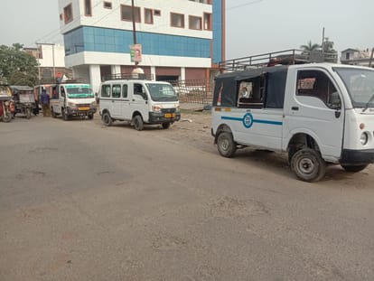 People struggled with the jam on Station Road in Puranpur for an hour.