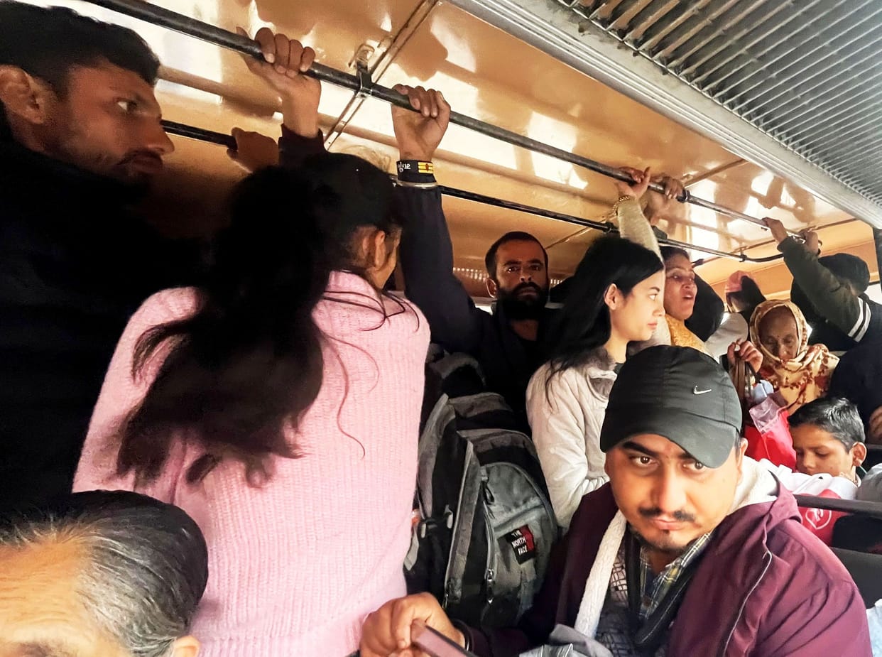 o celebrate Bhaiya Dooj, sisters traveled free in the bus and reached their brothers' house.