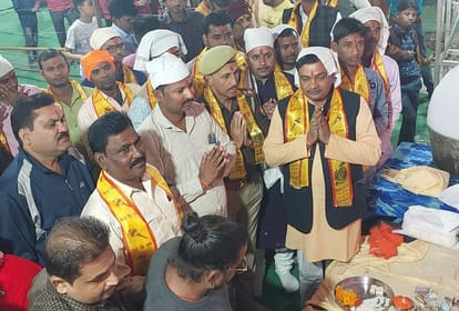 Devotees danced throughout the night on the hymns of Goddess Bhagwati.