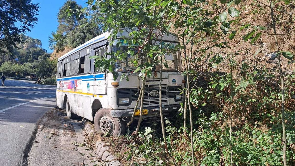 breakfail of roadways bus in champawat