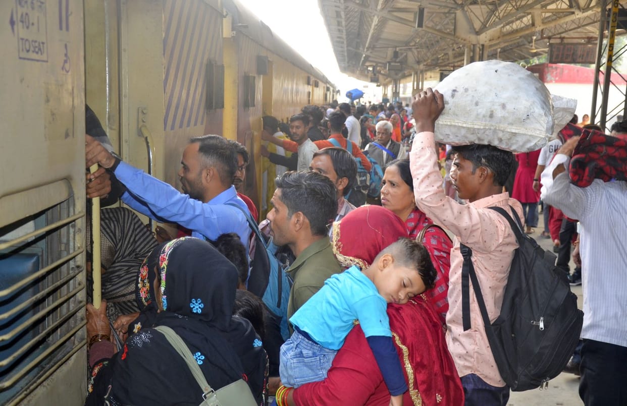 Transport Corporation's arrangements fell short in front of the crowd of sisters on Bhaiya Dooj.