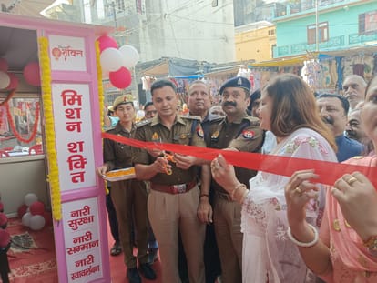 Police will keep an eye on the prostitutes from the pink booth