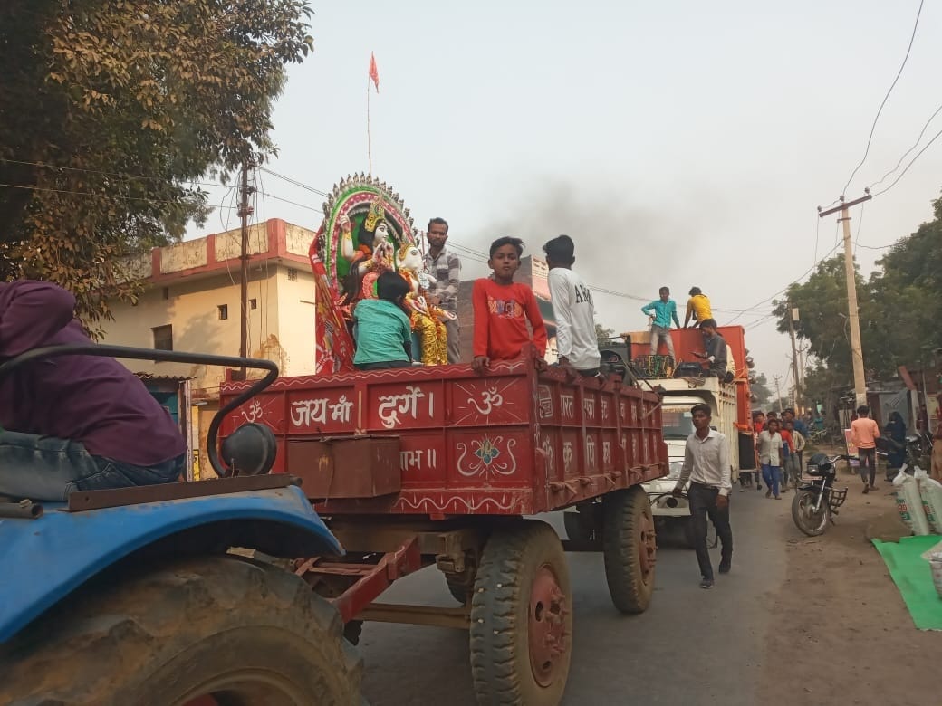 Immersion of Lakshmi-Ganesh idols took place amidst drums and drums