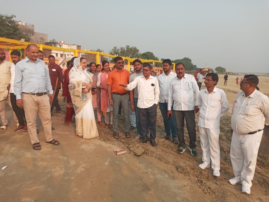 Chhath festival: River ghat in Barhaj becomes saffron, preparations in full swing