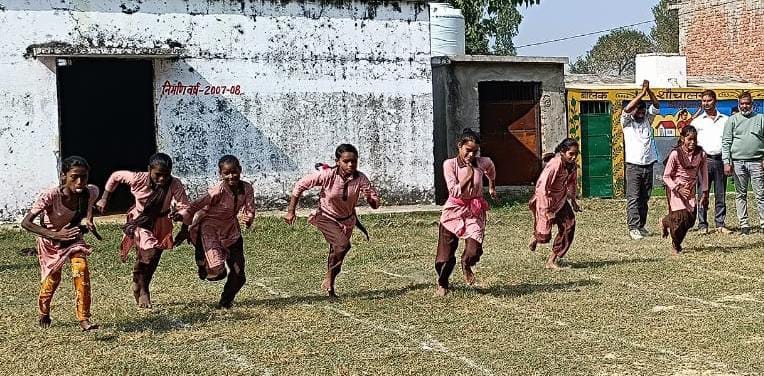Anant and Gudiya won in 50 meter race